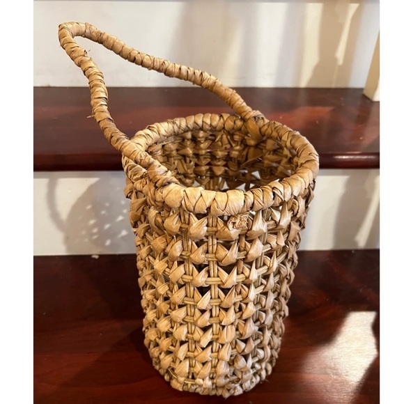 Rattan Hanging Basket - Picture 1 of 15